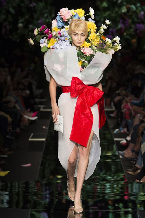 moschino runway flowers